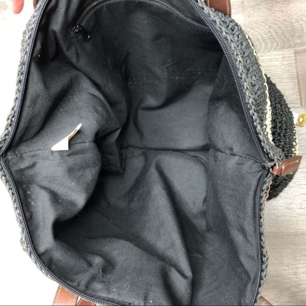 Black striped straw bag excellent condition! - Picture 5 of 6